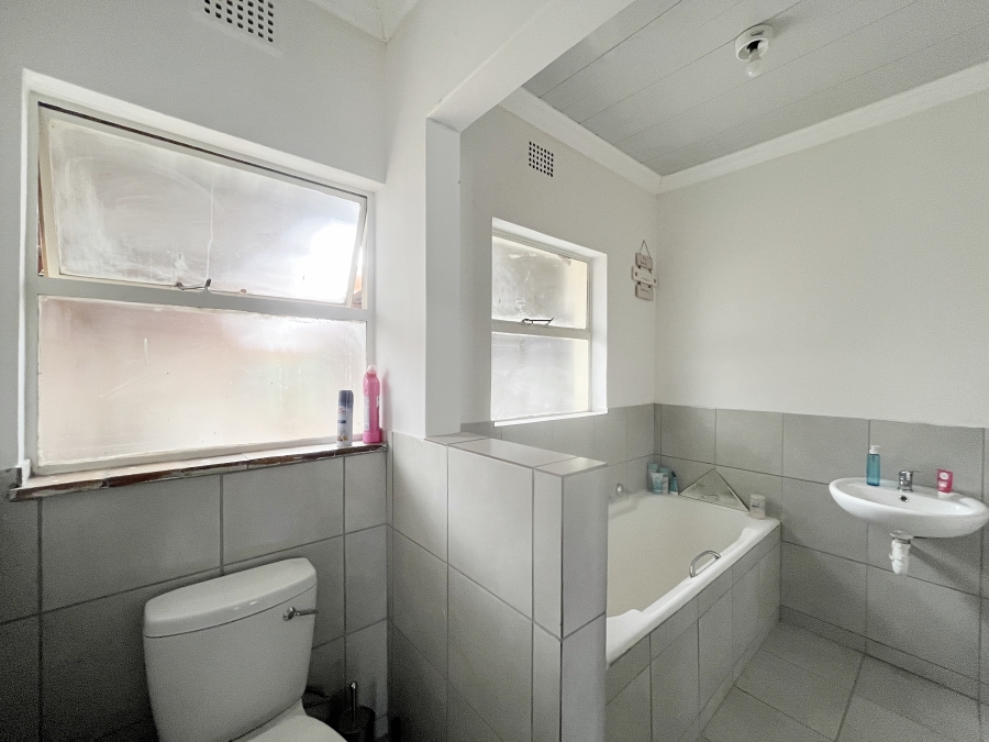 To Let 3 Bedroom Property for Rent in Windsor Park Estate Western Cape